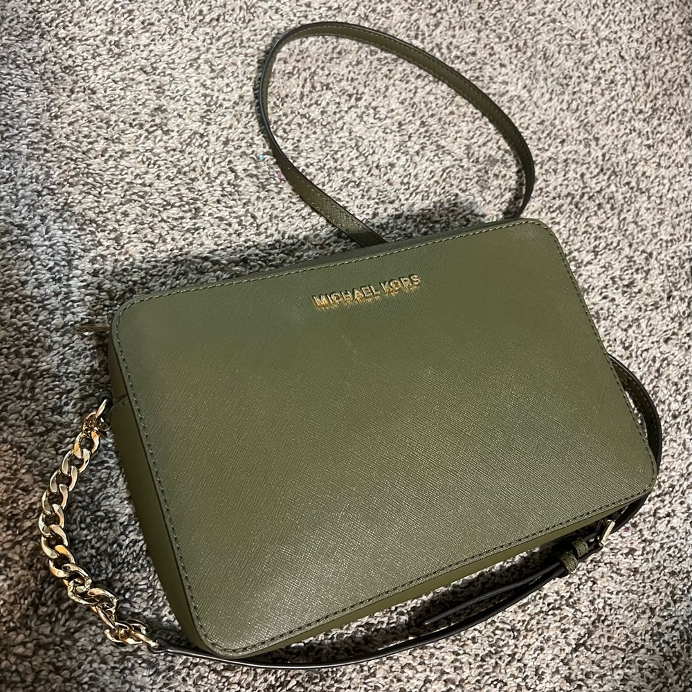 Michael Kors Jet Set Crossbody in Olive